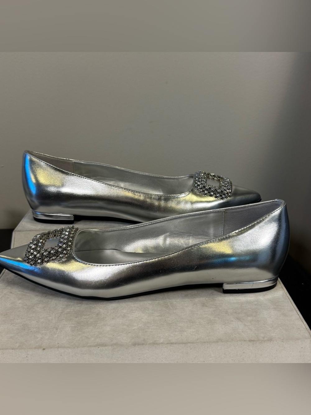 Nine West Silver Pointed Toe Crystal Buckle Flats - Women's, size 9.5, NWOT - Picture 2 of 10